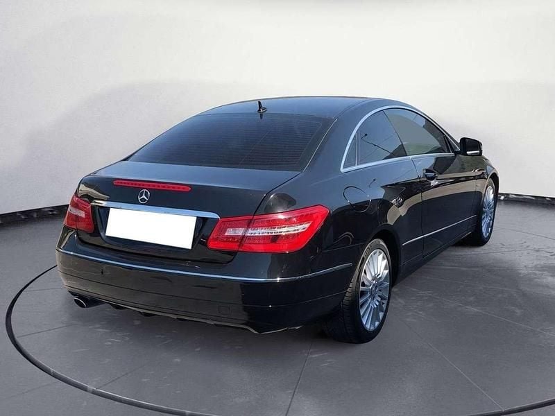 Usata Mercedes E220 Avantgarde 170 CV (125 kW) 2011 Nero Coupé