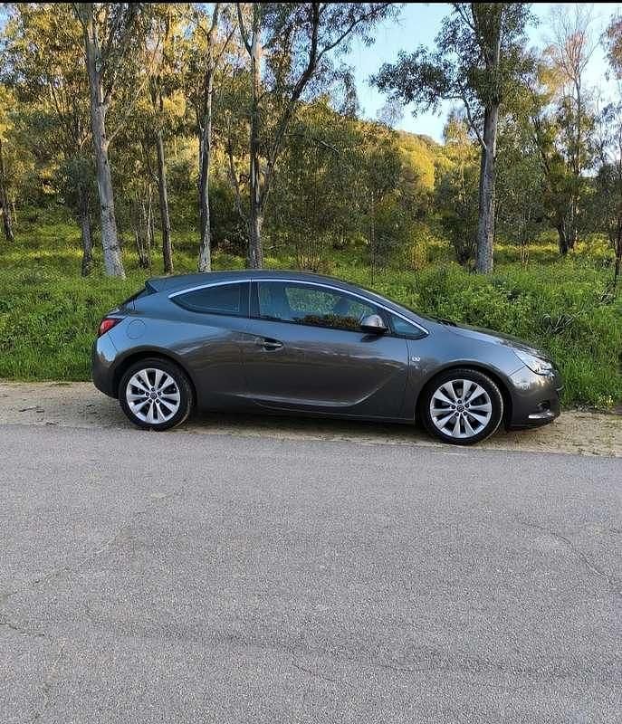 Usata Opel Astra GTC Cosmo 131 CV (96 kW) 2012 Berlina