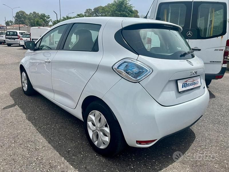 Usata Renault Zoe Life 67 kW (92 CV) 2018 Bianco Utilitaria