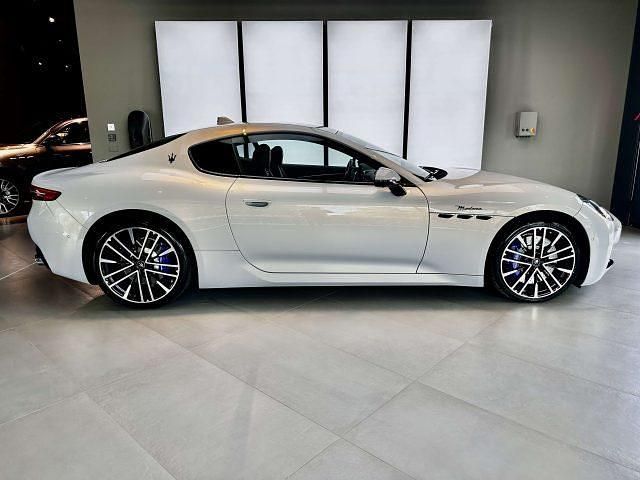 Usata Maserati Granturismo 491 CV (361 kW) 2023 Grigio Coupé