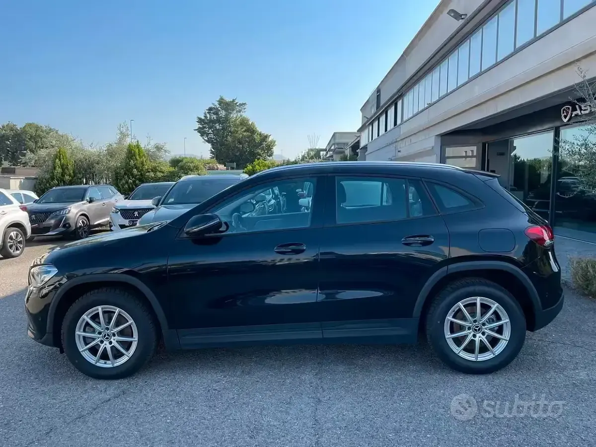 Usata Mercedes GLA200 Business 150 CV (110 kW) 2022 Nero SUV