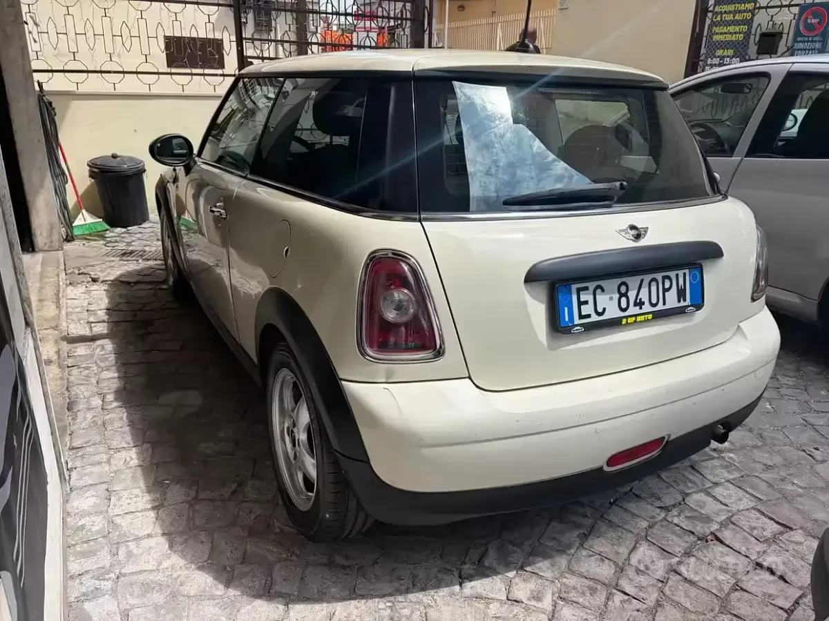 Usata Mini ONE 75 CV (55 kW) 2010 Beige Utilitaria