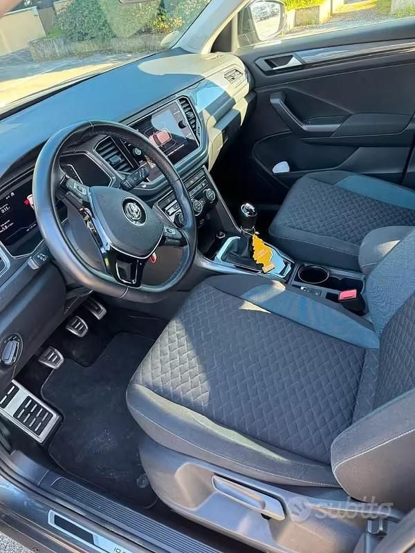 Usado VW T-Roc IQ Drive 116 CV (85 kW) 2019 Gris SUV