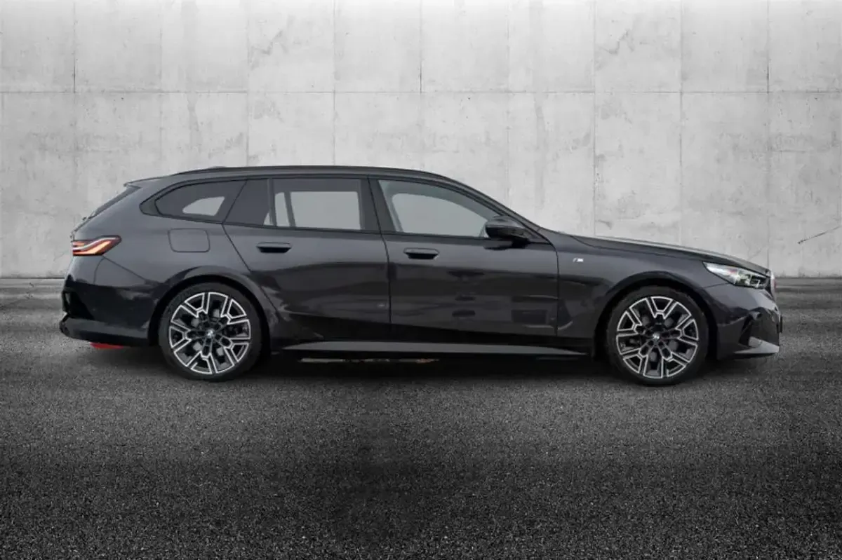 Usata BMW 520 M Sport 197 CV (144 kW) 2025 Grigio Berlina