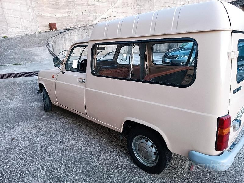 Usata Renault R4 34 CV (25 kW) 1985 Beige Station wagon