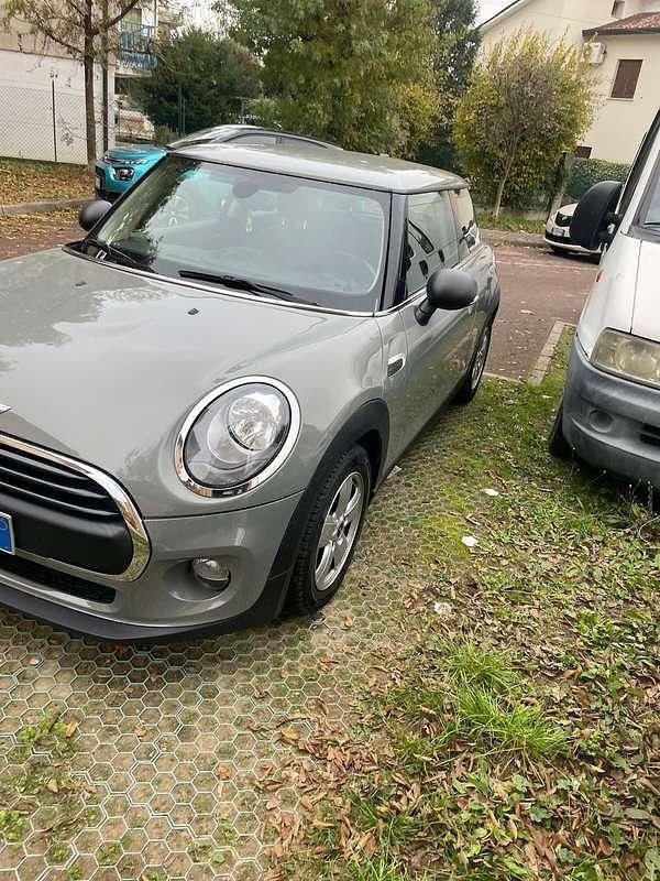 Usata Mini ONE Business 75 CV (55 kW) 2016 Utilitaria