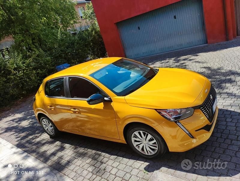 Usata Peugeot 208 102 CV (75 kW) 2022 Giallo Utilitaria