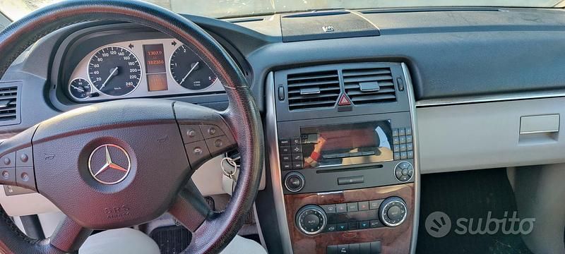 Usata Mercedes B200 2006 Grigio Monovolume