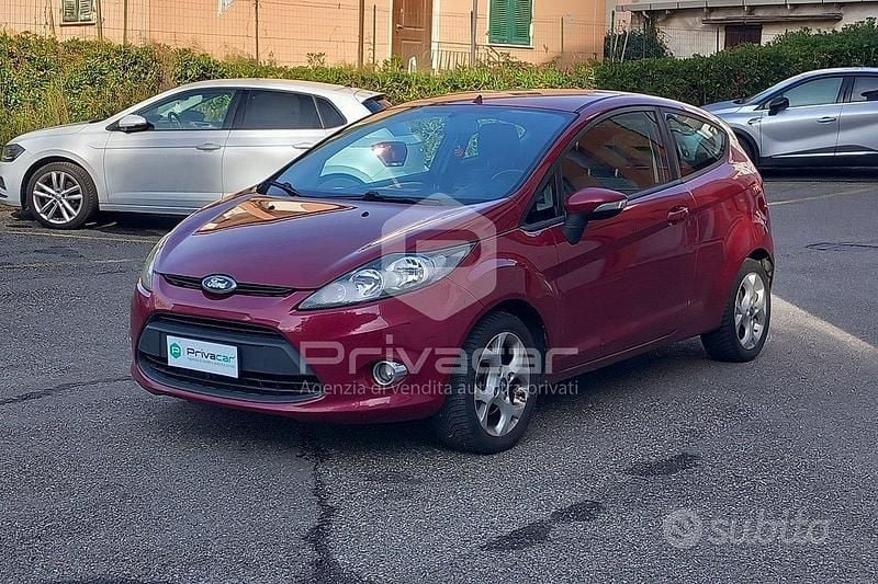 Usata Ford Fiesta Titanium 97 CV (71 kW) 2012 Viola Utilitaria