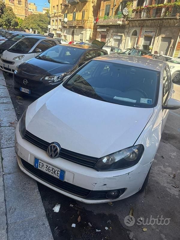 Bianco Usata 2012 VW Golf Pro Tre volumi | 2000 € (Super prezzo) - Immagine 1/4