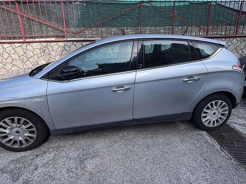 Usata Lancia Delta 120 CV (88 kW) 2009 Grigio Utilitaria