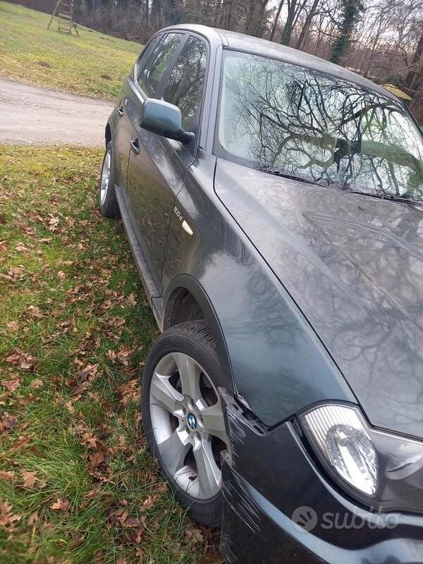 Verde Usata 2005 BMW X3 Efficient Dynamics SUV | 3300 € (Ottimo prezzo) - Immagine 1/4