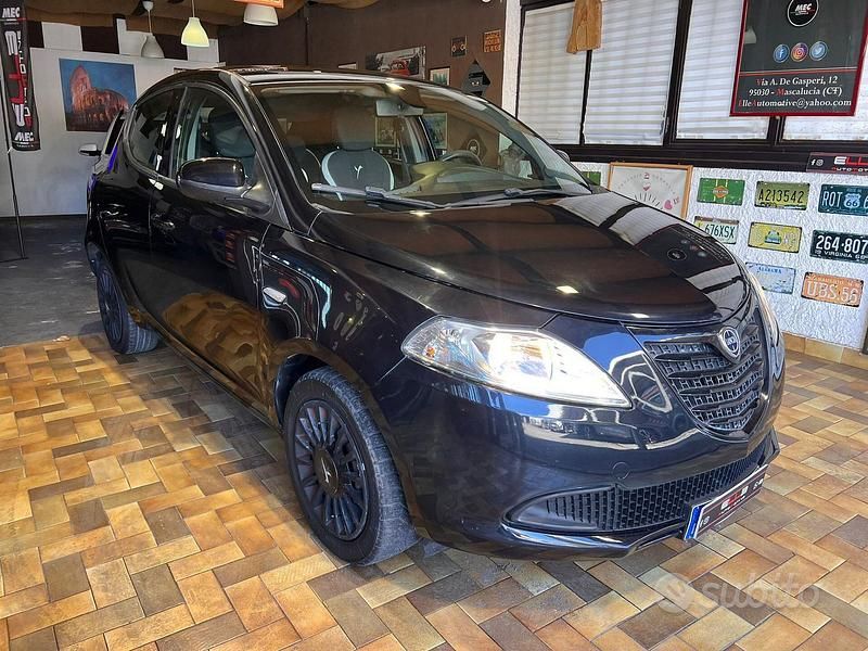 Usata Lancia Ypsilon 69 CV (50 kW) 2015 Nero Utilitaria