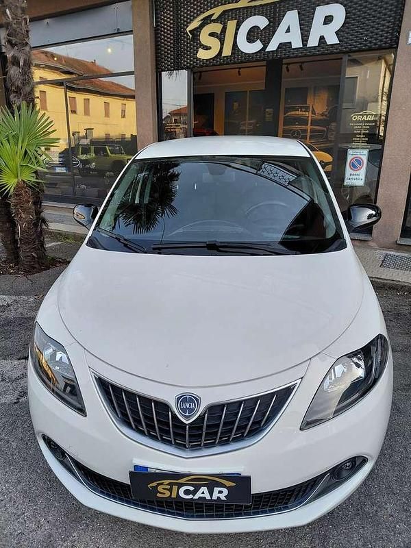 Usata Lancia Ypsilon Gold 69 CV (50 kW) 2023 Bianco Utilitaria
