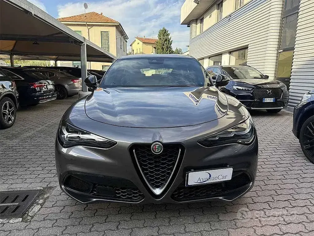 Usata Alfa Romeo Stelvio Ti 209 CV (153 kW) 2023 Grigio / metallizzato SUV