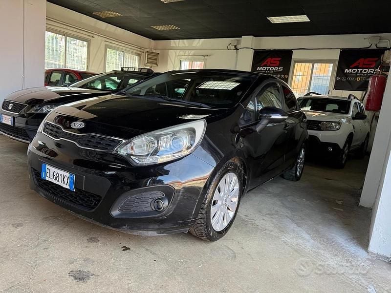 Usata Kia Rio EX 90 CV (66 kW) 2012 Nero Berlina