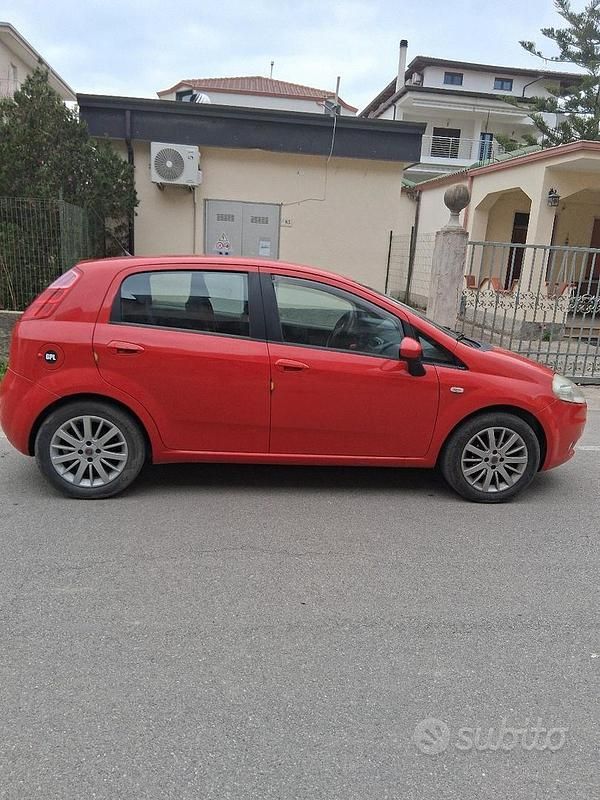 Usado Fiat Grande Punto 77 HP (56 kW) 2010 Citadino