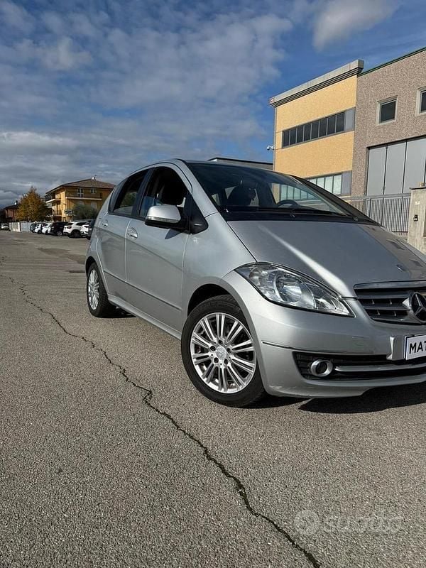 Grigio Usata 2009 Mercedes A180 Edition Berlina | 2590 € (Ottimo prezzo) - Immagine 1/4