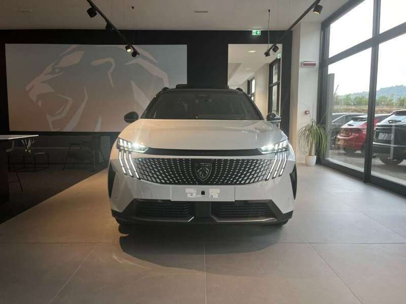 Usata Peugeot 5008 GT 145 CV (106 kW) 2024 Bianco okenite pastello Monovolume