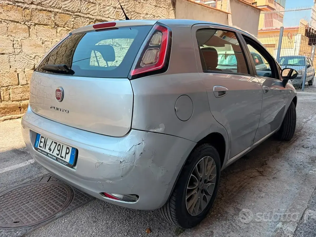 Usata Fiat Punto Sport 95 CV (69 kW) 2012 Grigio Utilitaria