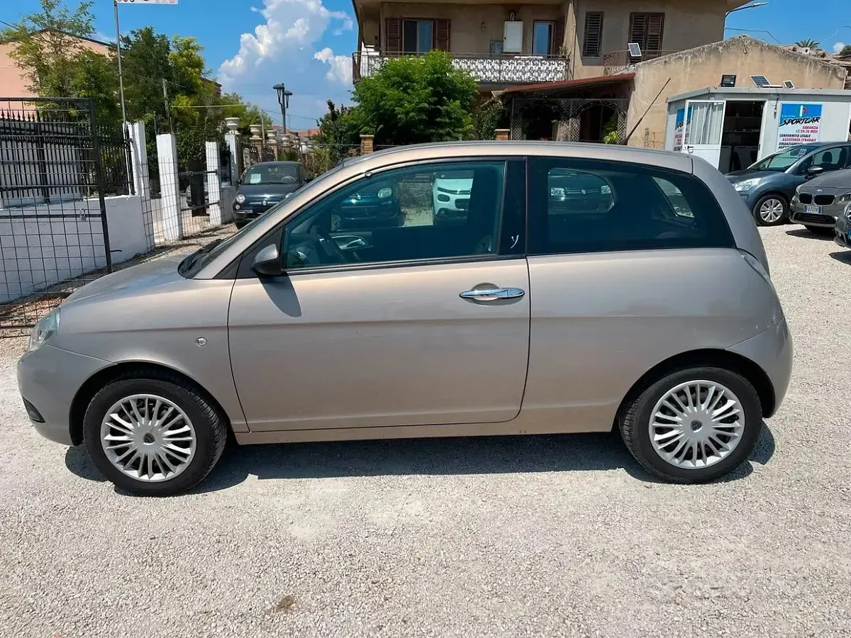 Usata Lancia Ypsilon 60 CV (44 kW) 2008 Grigio Utilitaria