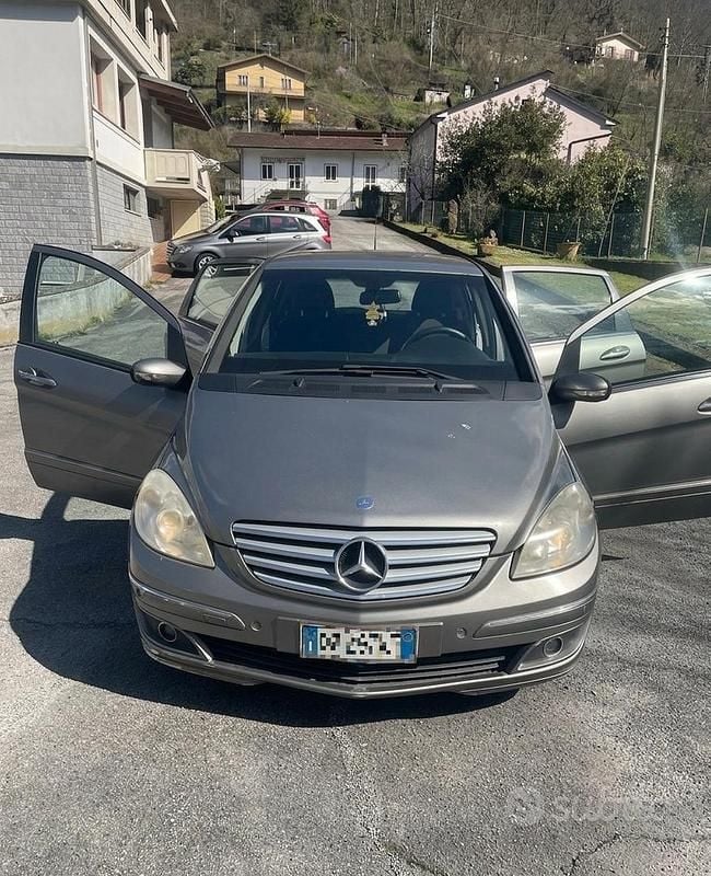 Usata Mercedes B200 2008 Grigio Monovolume