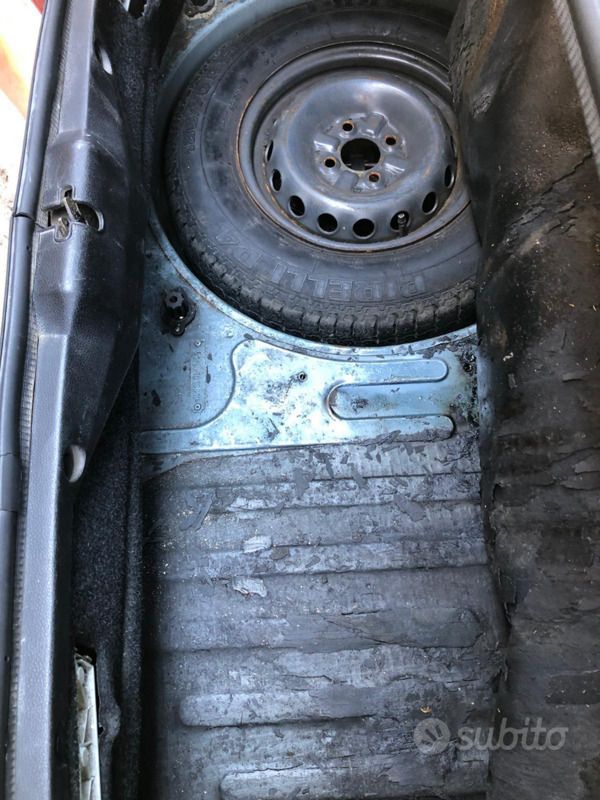 Usata Alfa Romeo 75 110 CV (80 kW) 1988 Grigio Berlina