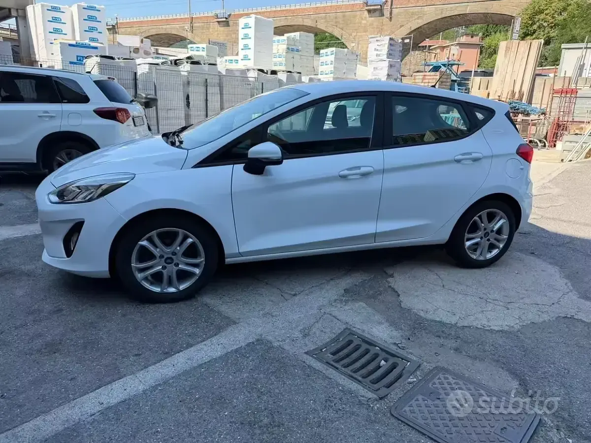 Usata Ford Fiesta 70 CV (51 kW) 2018 Bianco Utilitaria