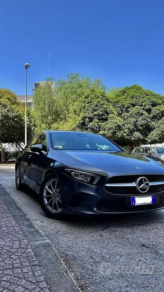 Usata Mercedes A180 116 CV (85 kW) 2020 Grigio Berlina