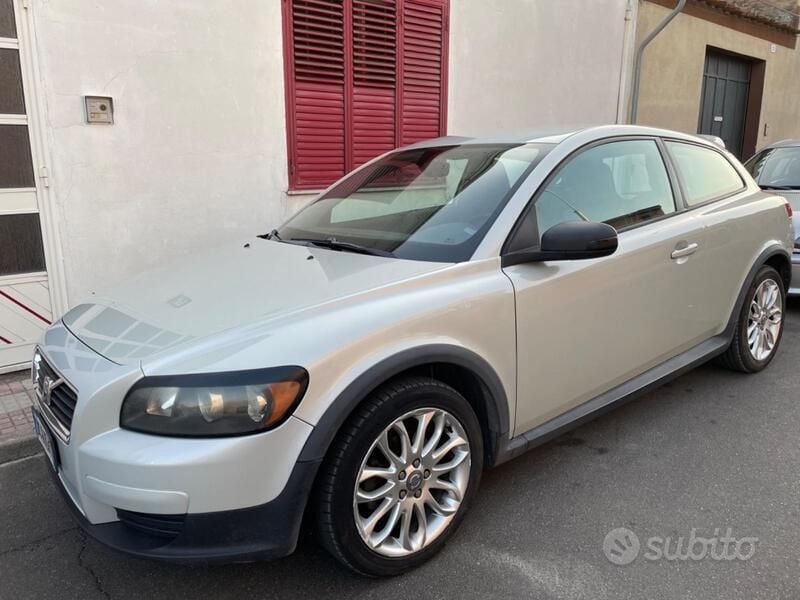 Grigio Usata 2007 Volvo C30 Due volumi | 3500 € (Buon prezzo) - Immagine 1/4
