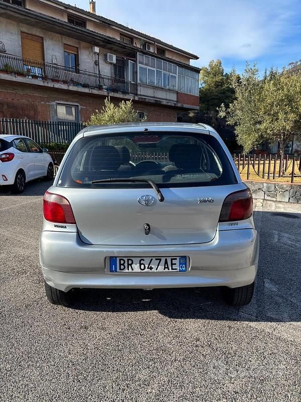 Usata Toyota Yaris 2001