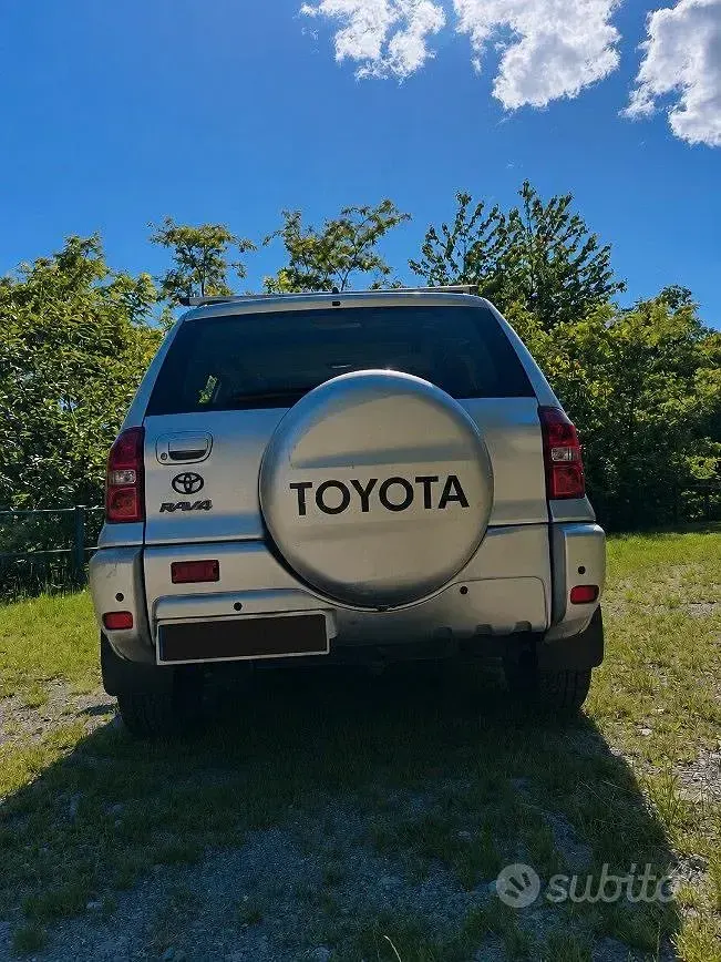 Usata Toyota RAV4 116 CV (85 kW) 2004 Grigio SUV