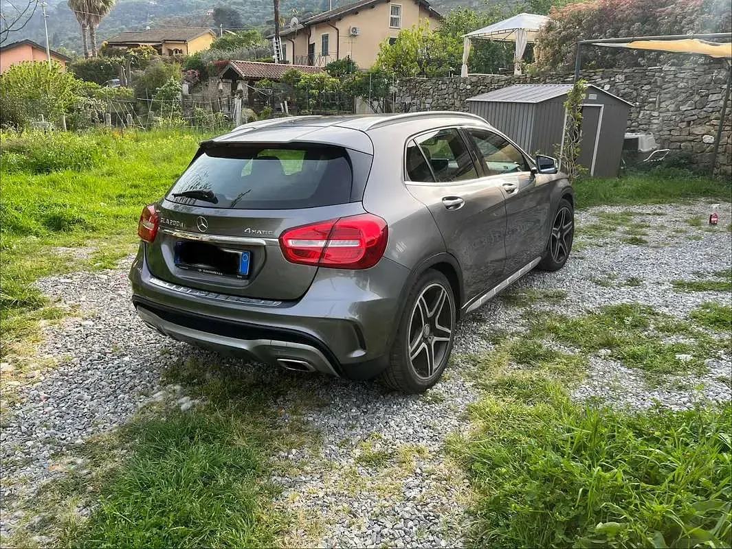 Usata Mercedes GLA200 136 CV (100 kW) 2016 Grigio SUV