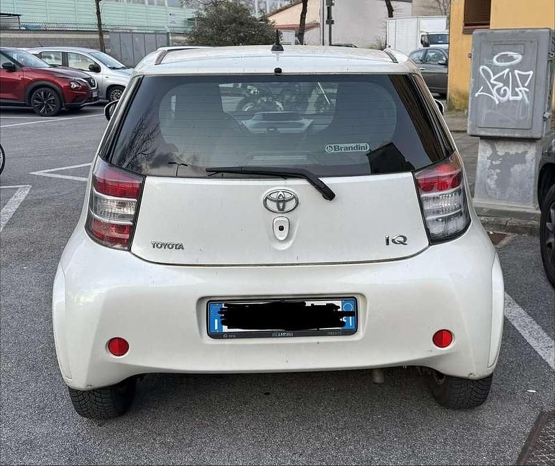 Usata Toyota iQ Active 98 CV (72 kW) 2012 Bianco Utilitaria