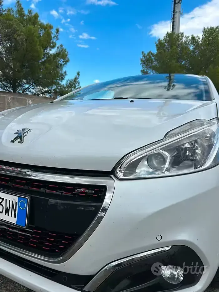 Usata Peugeot 208 100 CV (73 kW) 2016 Bianco Utilitaria