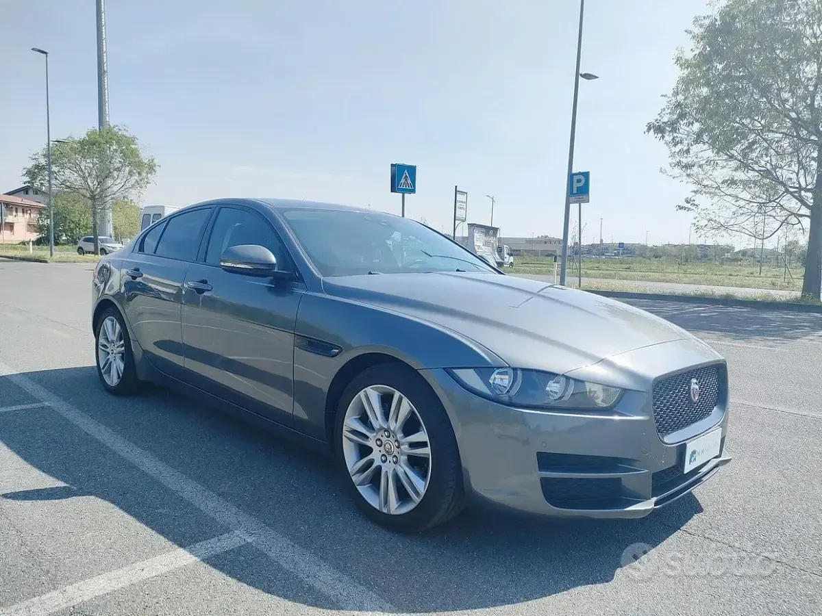 Usata Jaguar XE Business Edition 180 CV (132 kW) 2015 Grigio Berlina