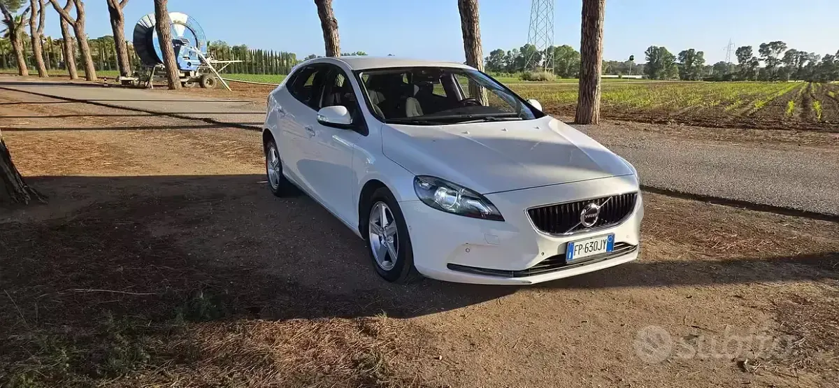 Usata Volvo V40 Kinetic 120 CV (88 kW) 2018 Bianco Berlina