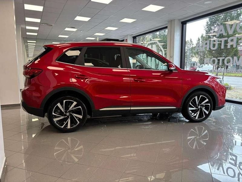 Usata MG ZS Luxury 107 CV (78 kW) 2025 Diamond red Berlina