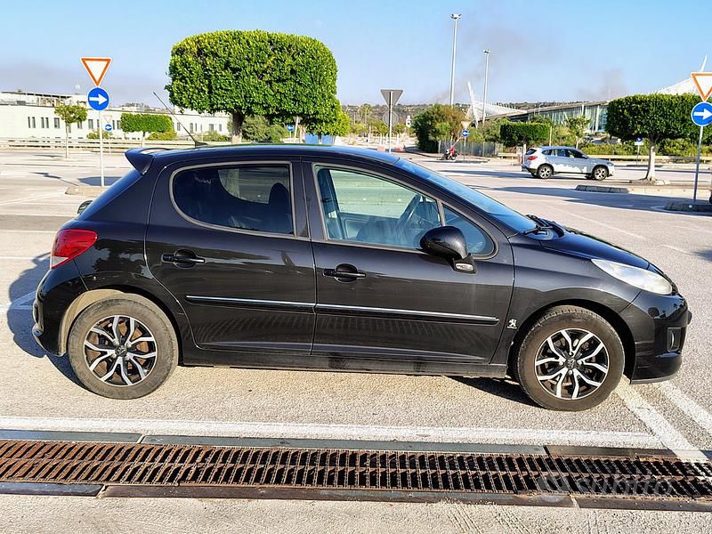 Usata Peugeot 207 Allure 68 CV (50 kW) 2011 Nero Berlina