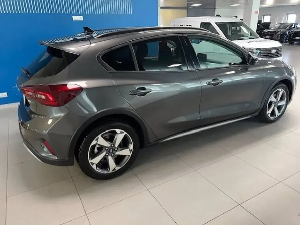 Usata Ford Focus Active 125 CV (91 kW) 2023 Magnetic grey Berlina