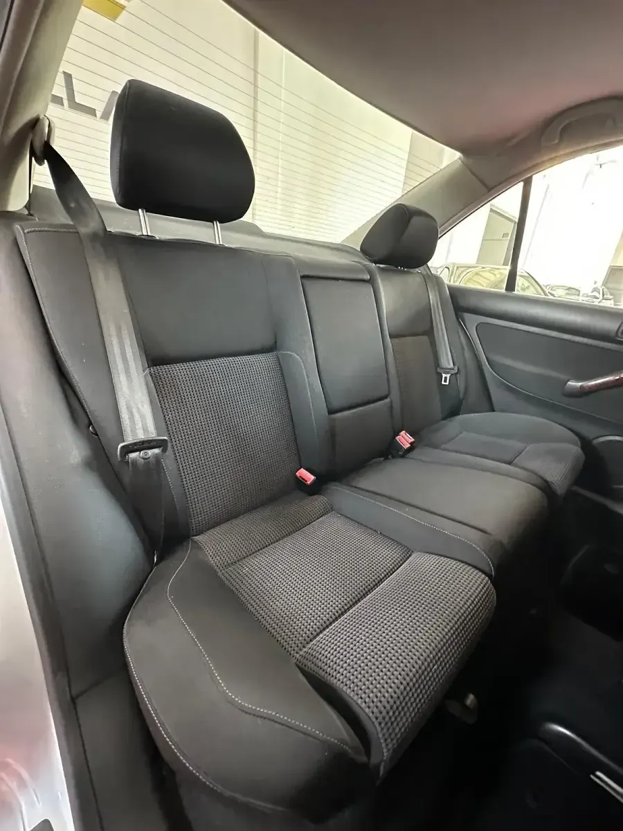 Usata VW Bora Highline 131 CV (96 kW) 2003 Argento Berlina
