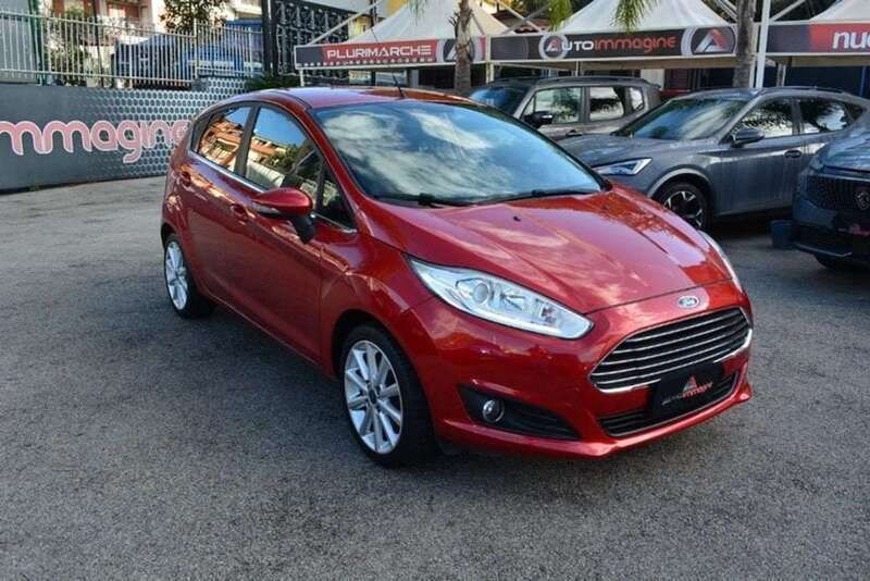 Usata Ford Fiesta Titanium 75 CV (55 kW) 2016 Rosso Utilitaria
