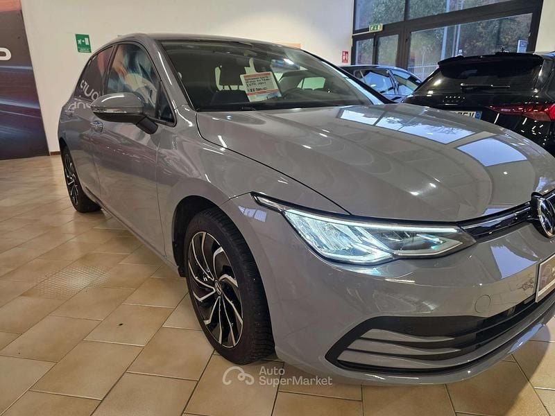 Usata VW Golf VIII Life 116 CV (85 kW) 2020 Grigio Berlina