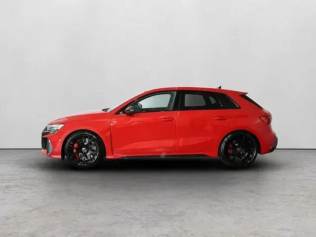 Usata Audi RS3 Sportback Comfort 400 CV (294 kW) 2025 Rosso progressivo metallizzato Utilitaria