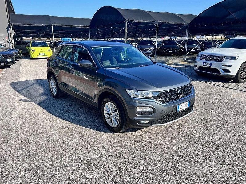 Usata VW T-Roc Business 150 CV (110 kW) 2021 Grigio scuro SUV
