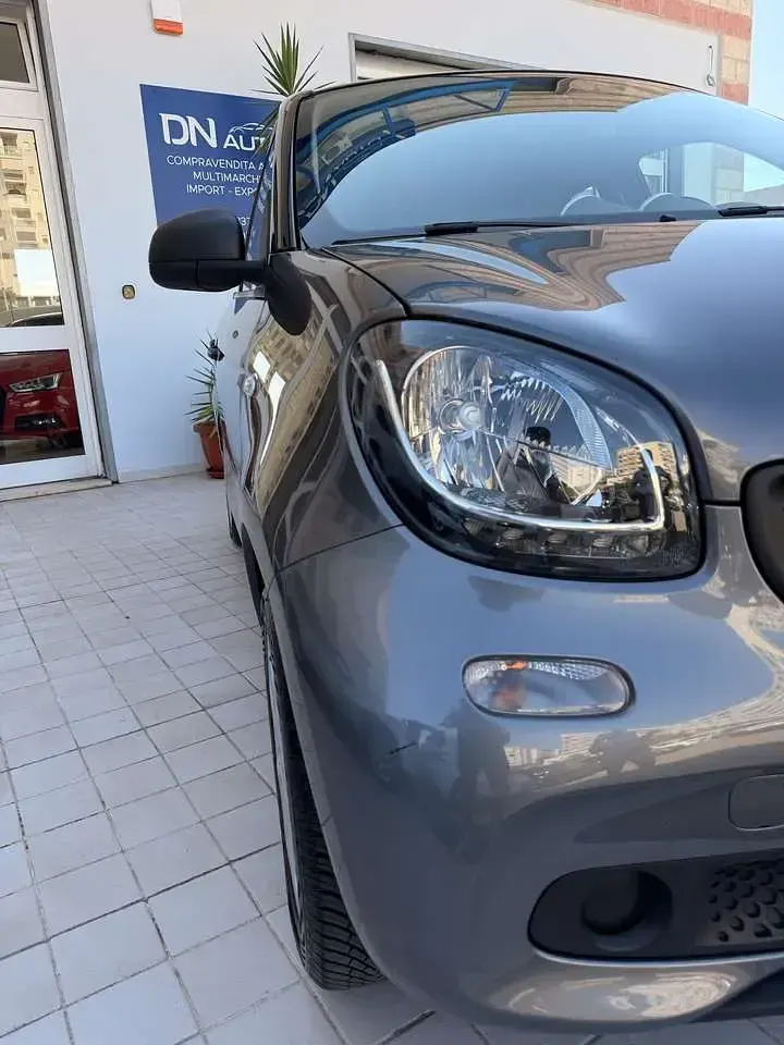Usata Smart ForFour Passion 71 CV (52 kW) 2017 Grigio/nero Utilitaria