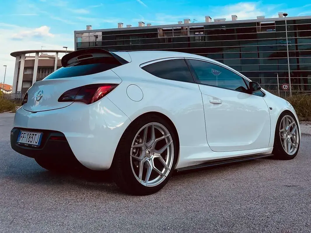 Usata Opel Astra 136 CV (100 kW) 2016 Bianco Coupé