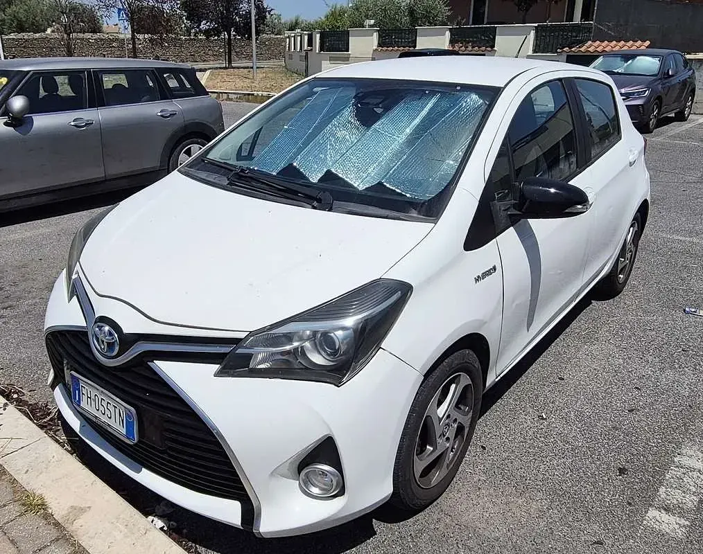 Usata Toyota Yaris Hybrid Active 75 CV (55 kW) 2017 Berlina