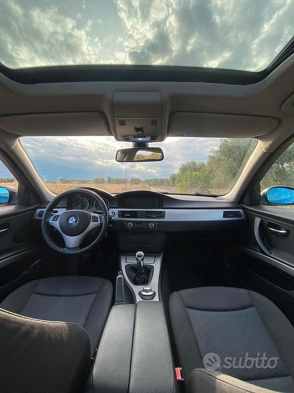 Begagnad BMW 318 2007 Blå Kombi