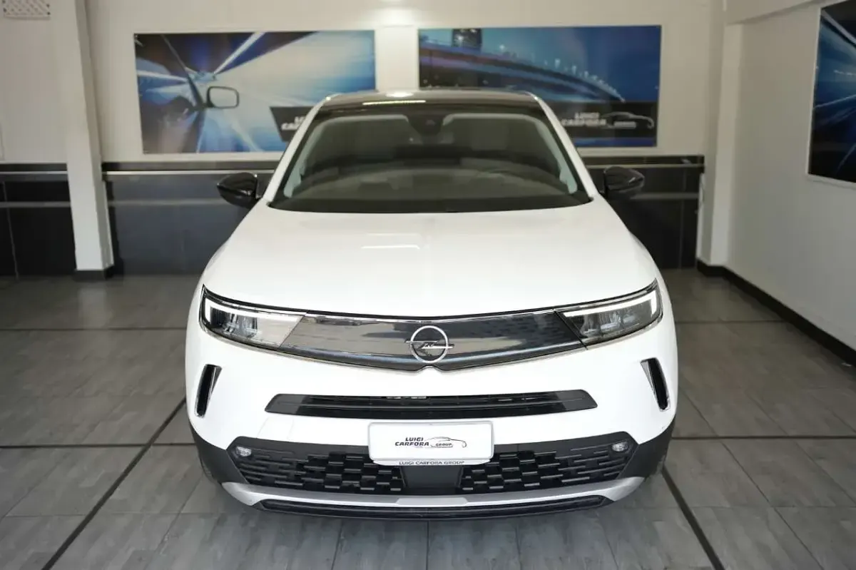 Usata Opel Mokka Edition 131 CV (96 kW) 2022 Bianco alpino+tetto nero SUV
